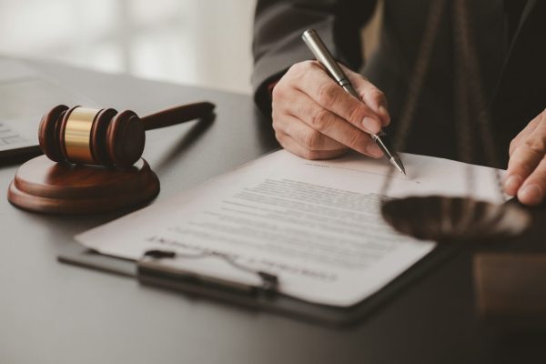 lawyer-concepts-to-testify-to-clients-and-to-provide-counseling-in-cases-to-provide-legal-relief-t.jpg
